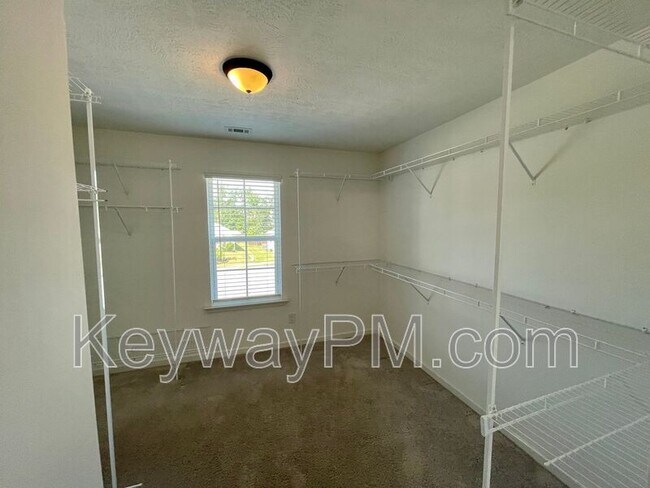 Building Photo - 634 Jensen Ln