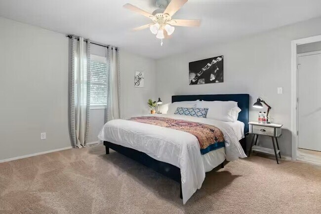 Building Photo - 15 Churchill Dr