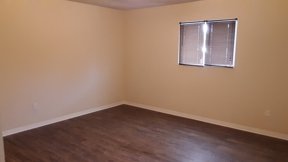 Building Photo - 142 Fields St