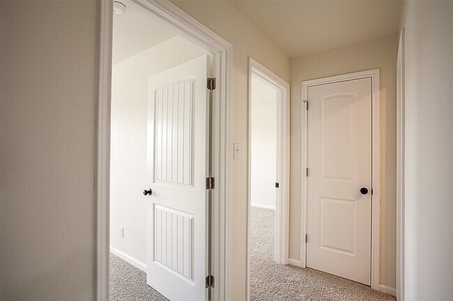 Building Photo - 6317 Ivanhoe Ln