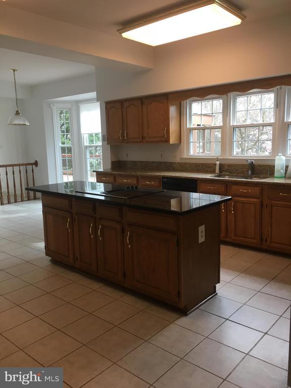 Building Photo - 5430 Ashleigh Rd