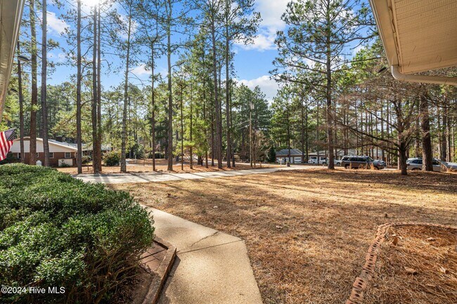 Building Photo - 85 Pine Lake Dr