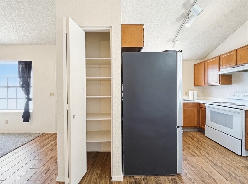 Building Photo - 921 W University Dr