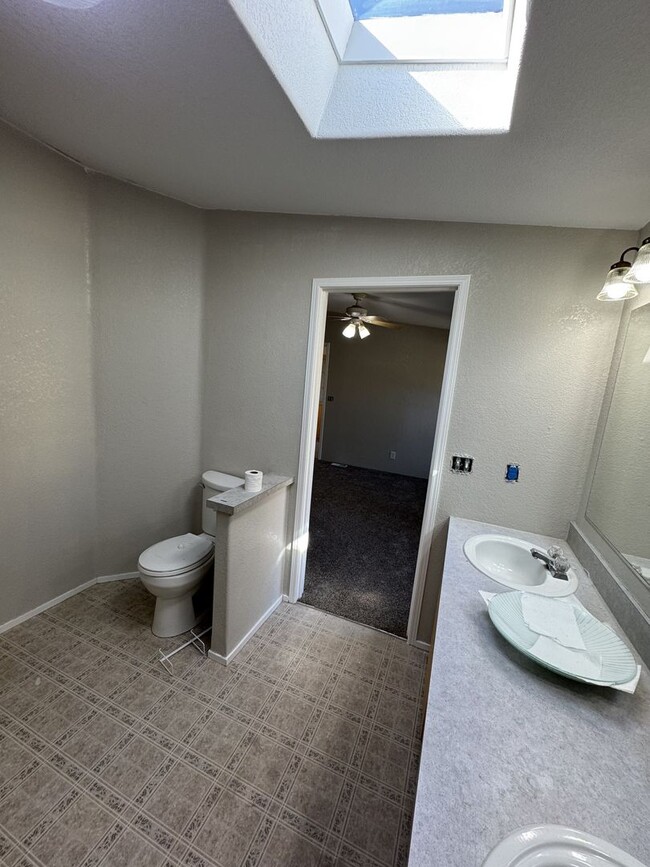 Building Photo - Riverfront 3BD/2BA Home