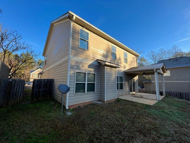 Building Photo - Fall in Love with Where You Live. Located in North Columbus