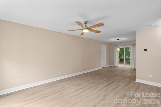 Building Photo - 697 Rebecca Jane Dr