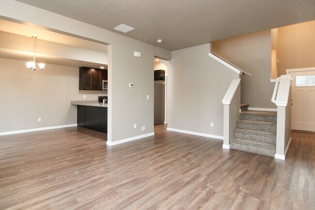 Building Photo - Modern Two Story Duplex for rent in Spokan...
