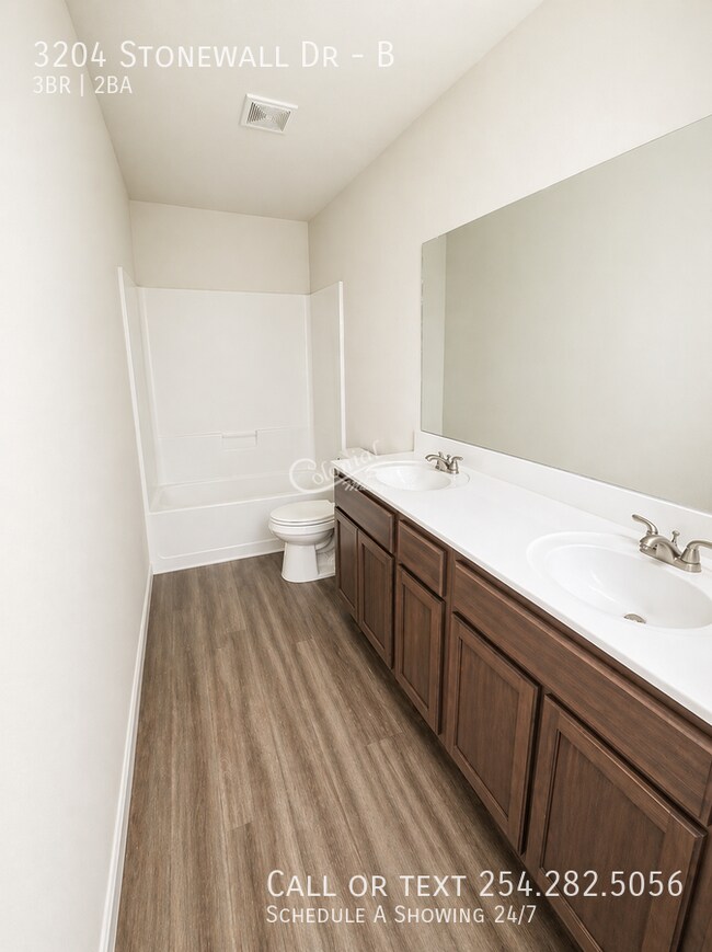 Building Photo - 3204 Stonewall Dr