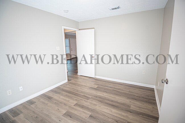Building Photo - 5365 Tallowwood Terrace