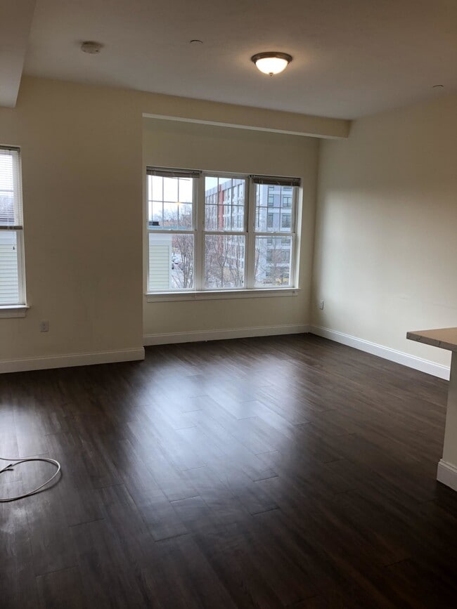 Building Photo - 83 Amory St