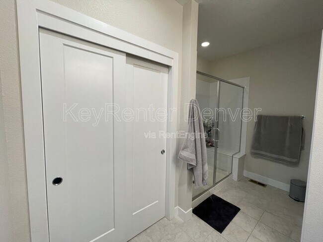 Building Photo - 9675 E Idaho Pl