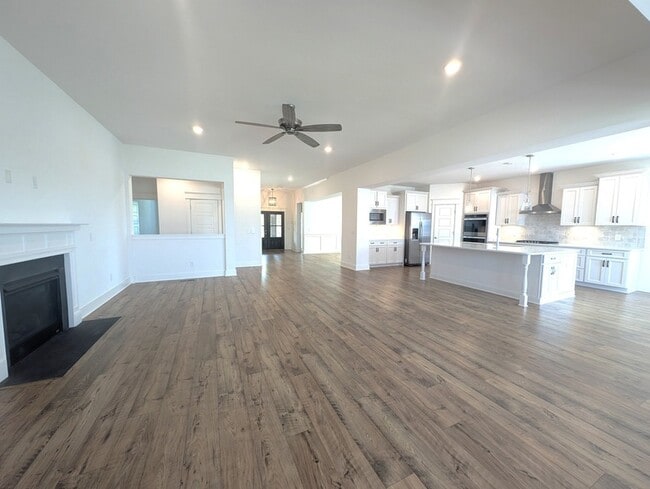 Building Photo - 2001 Largo Ct