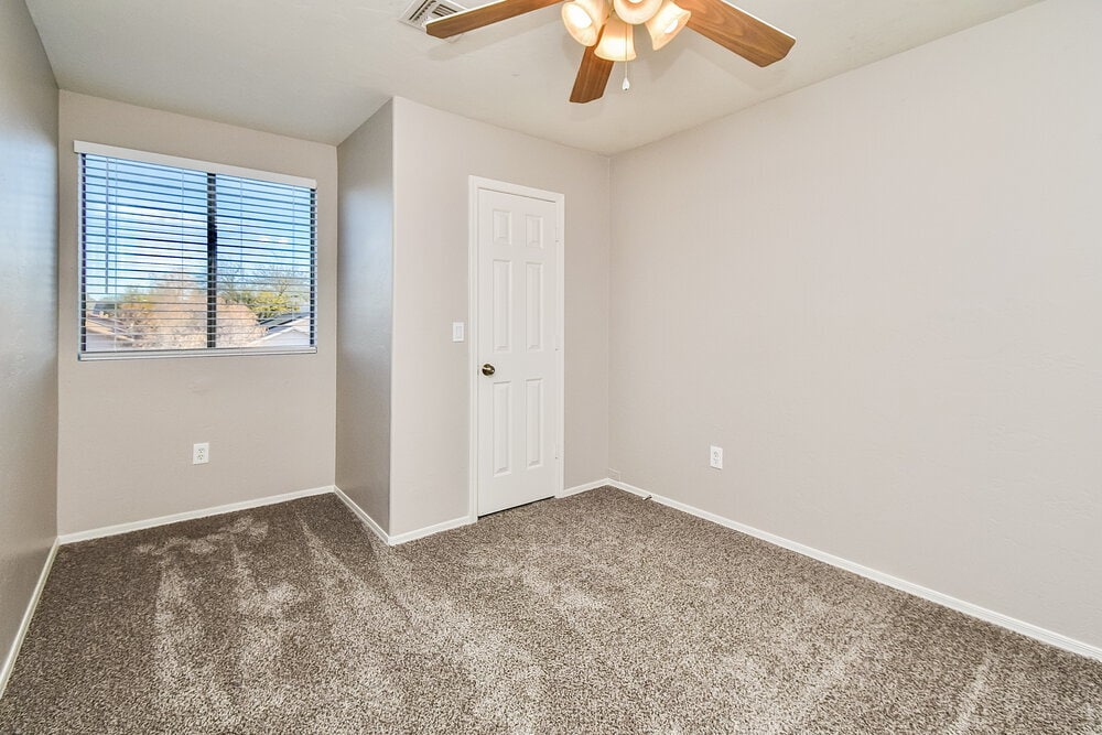 Building Photo - 8757 E Chimney Spring Dr