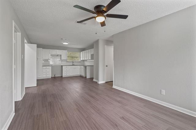 Building Photo - 3847 Castle Hills Dr