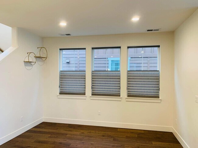 Building Photo - Stunning Home in Harris Ranch with Communi...