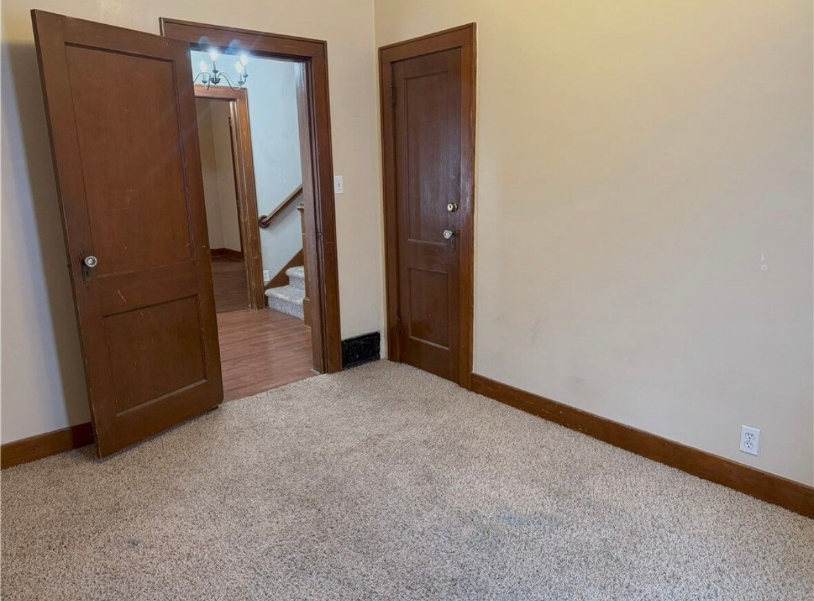 Building Photo - 607 W Saint Anthony Ave