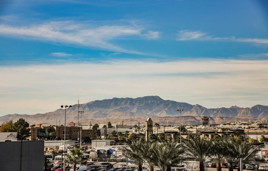 Building Photo - 4471 Dean Martin Dr