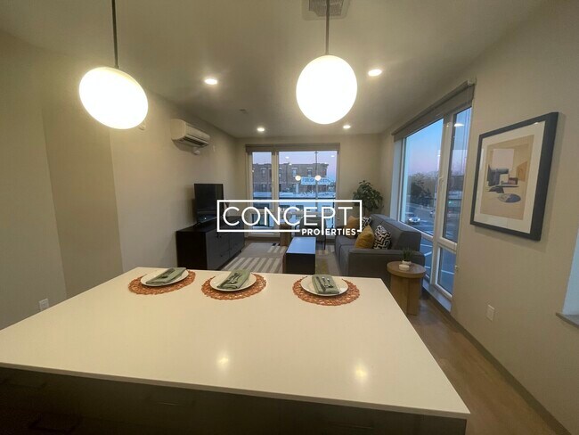 Building Photo - 525 Lincoln St