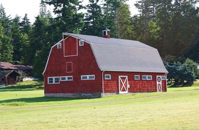 Building Photo - Spacious Coupeville Home!