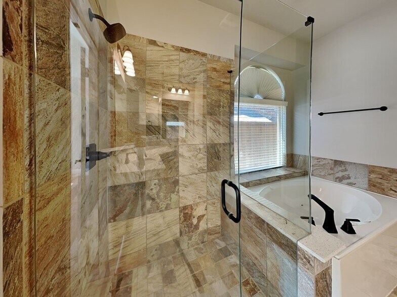 Building Photo - 1604 Vintage Ln