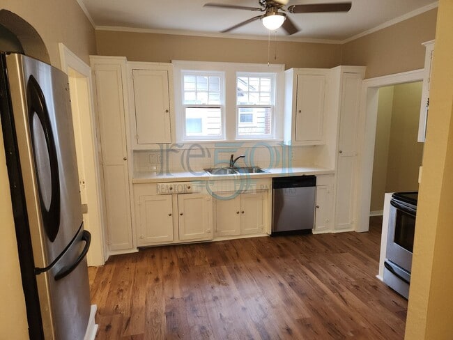 Building Photo - Addorable Newly Updated 3 Bedroom 2 Bathroom Hillcrest Cottage Minutes From UAMS!!!