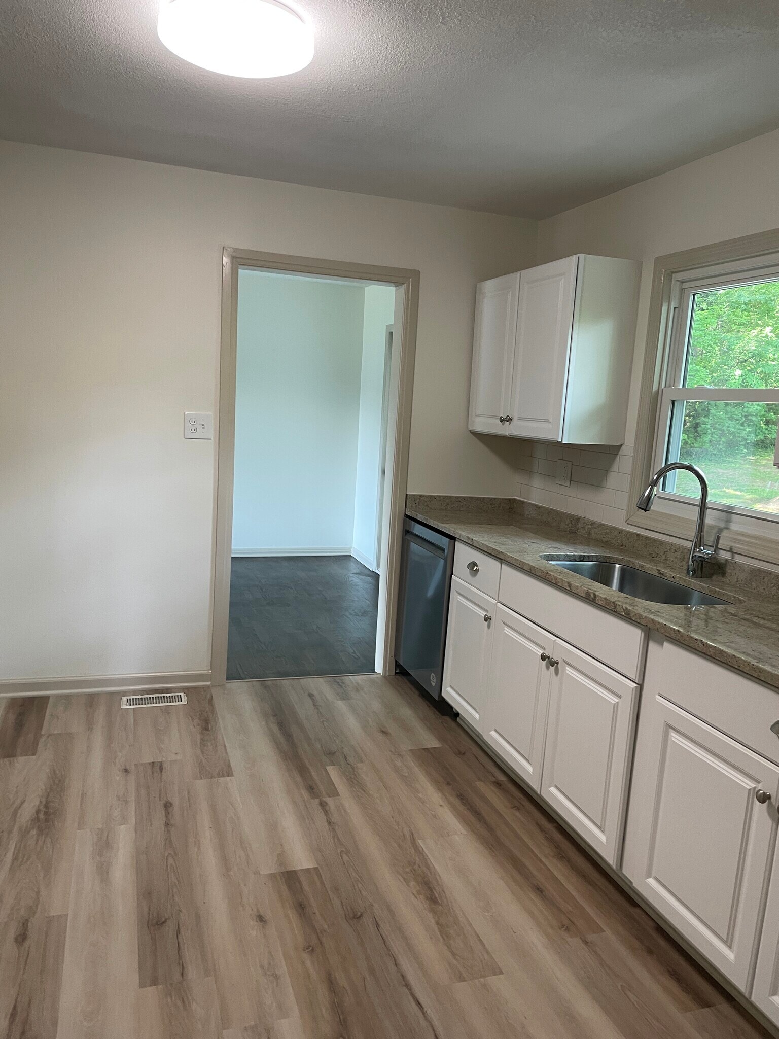 Building Photo - 1408 Bluebird Dr