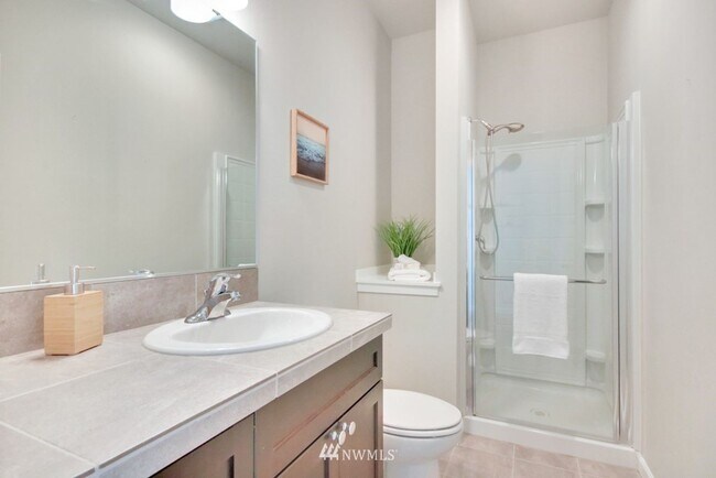 Building Photo - Listed For Rent