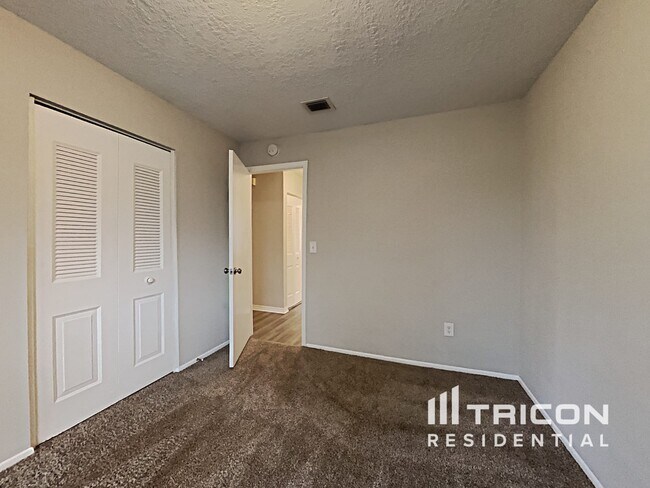 Building Photo - 707 Climate Dr