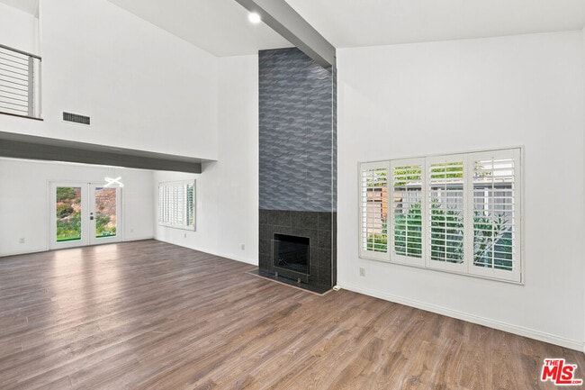 Building Photo - 4355 Chaumont Rd