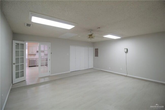 Building Photo - 16 E Martin Ave