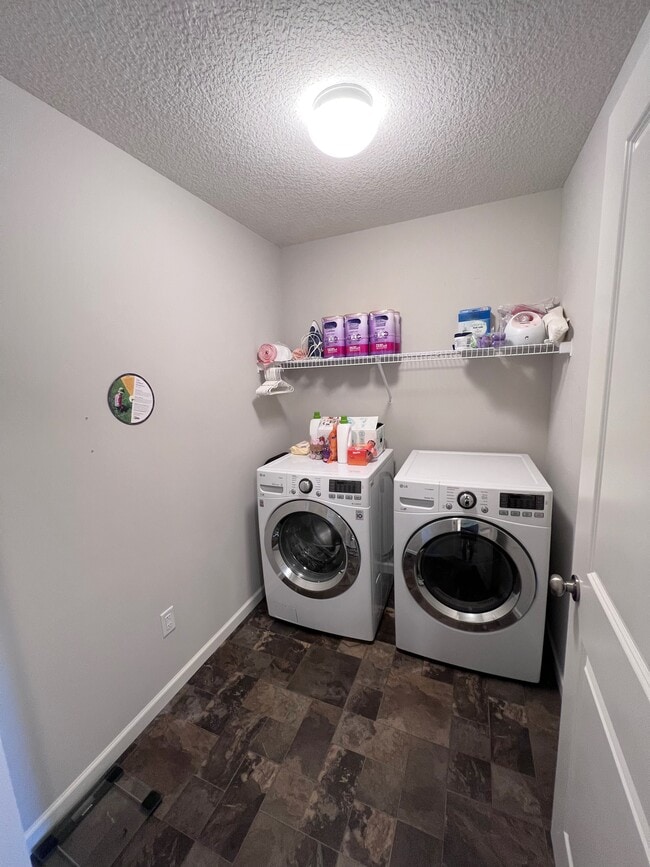 Building Photo - 8094 Evergreen Ln N