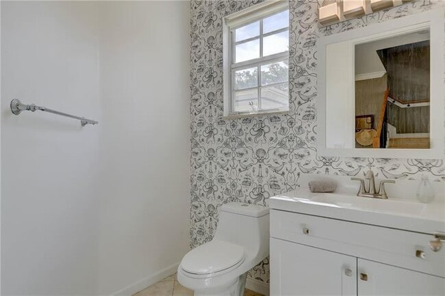 Building Photo - 1109 NE 16th Ave