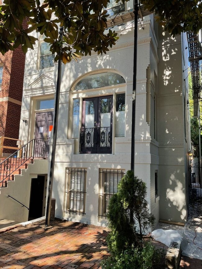Building Photo - 3035 Q St NW