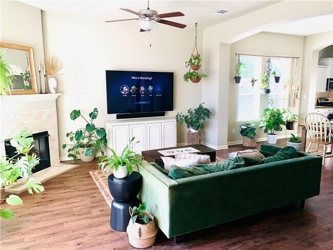 Building Photo - Available NOW! 3/2 in highly desirable Creek Meadows!!