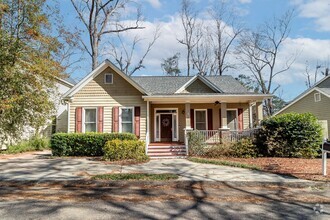 Building Photo - Close to Medical District and Downtown