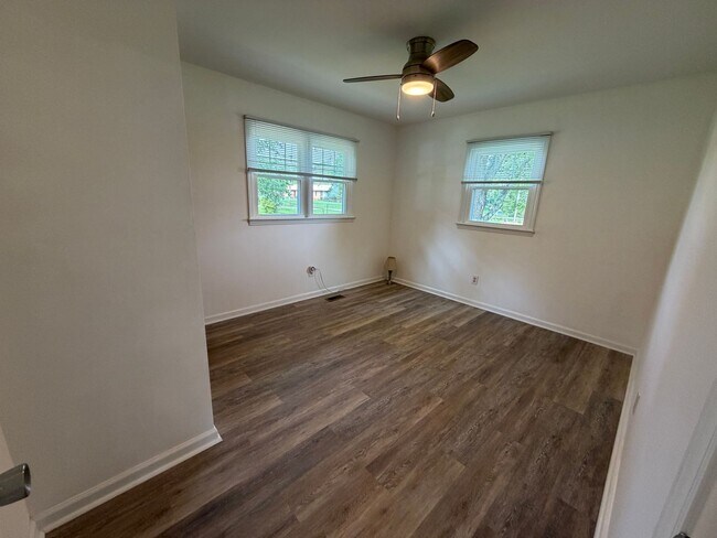 Building Photo - Newly Remodeled