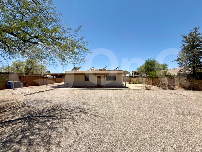 Primary Photo - 1303 N Walnut Blvd