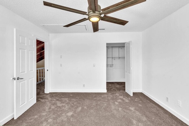 Building Photo - 2433 Southridge Rd