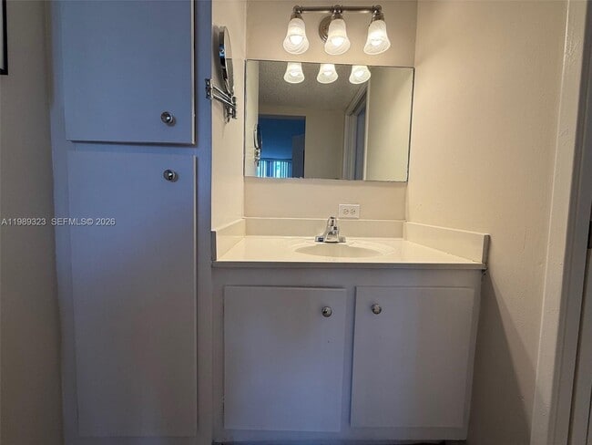 Building Photo - 17011 N Bay Rd