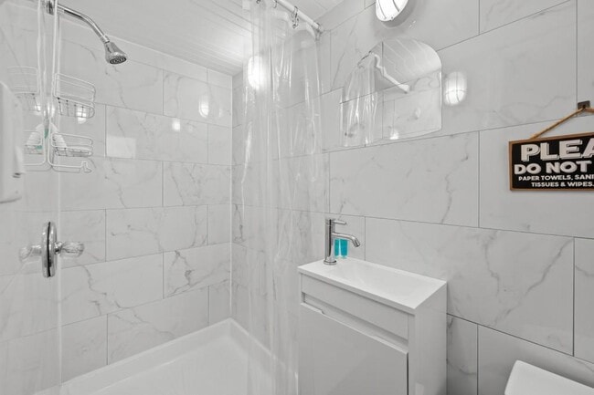 Building Photo - 414 Charles Pl