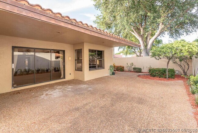Building Photo - 6876 Palmar Ct