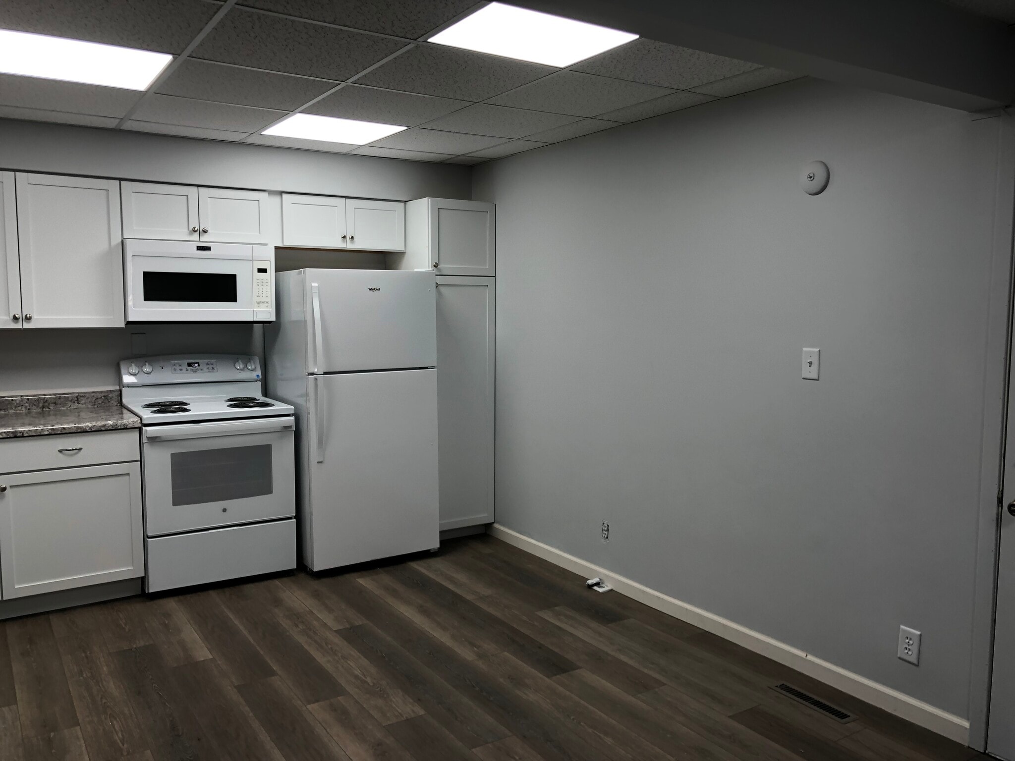 kitchen/table area - 306 E Henry St