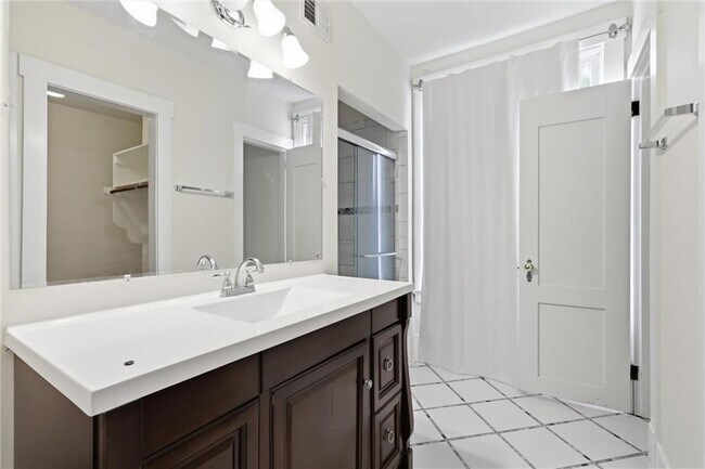 Building Photo - 4200 Mercier St