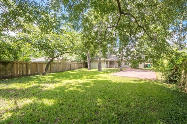 Building Photo - 3515 Lake Ridge Bend