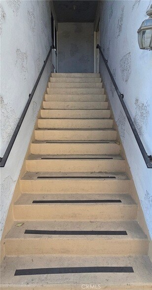 Building Photo - 630 W Dryden St