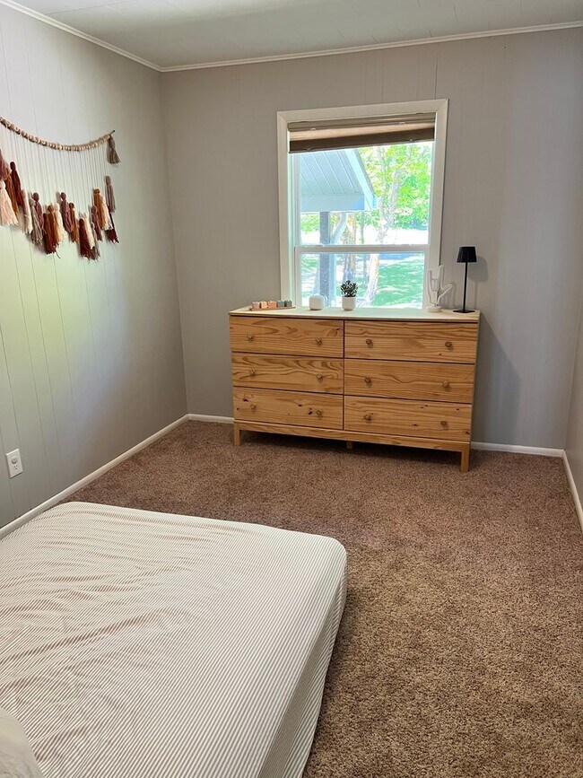 Building Photo - Beautiful Lake Home on Fox Lake