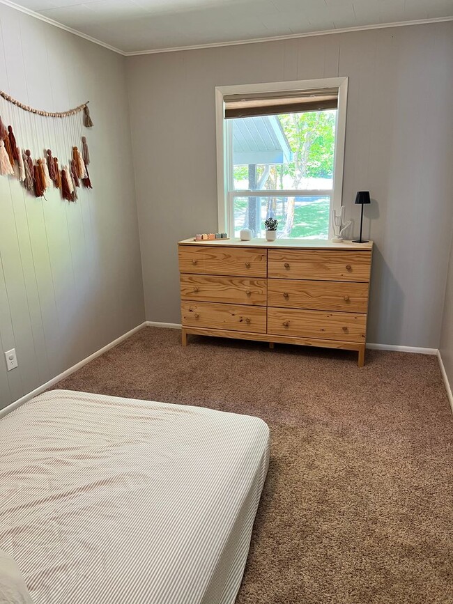 Building Photo - Lake Rental