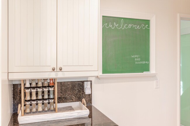 Building Photo - 204 30th St