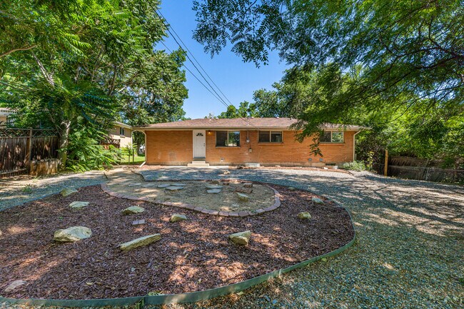 Building Photo - 3512 W Berry Dr