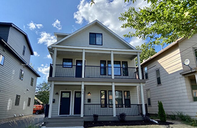 Building Photo - 607 12th Ave SE